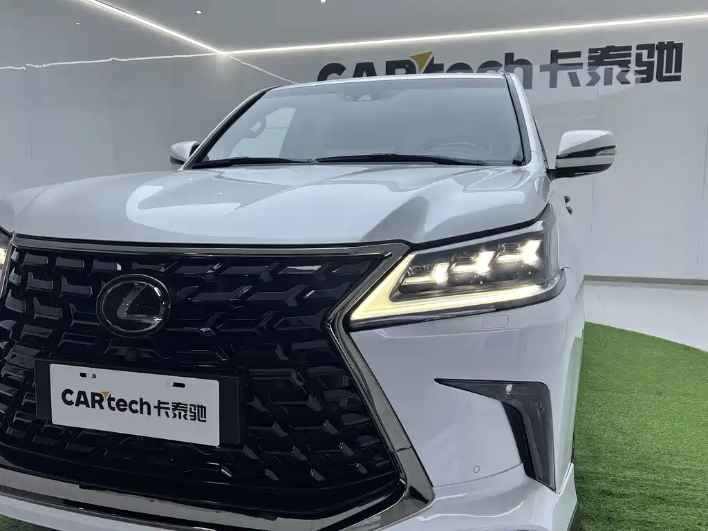 Lexus LX — фото 32