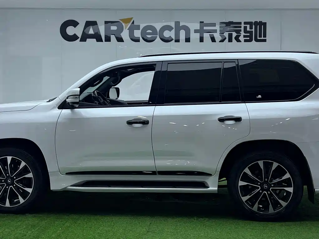 Lexus LX — фото 7