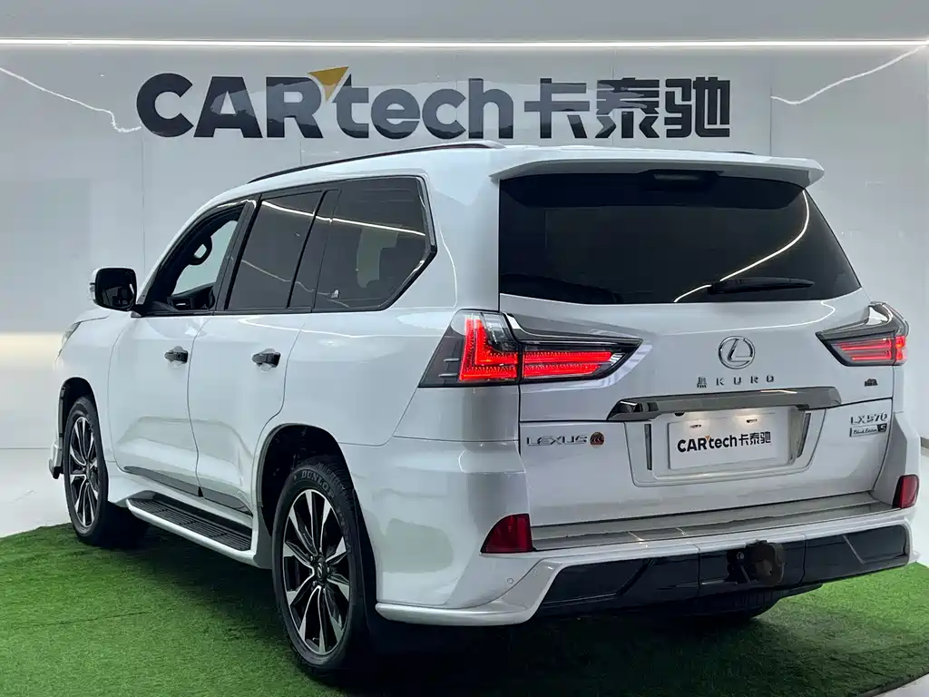 Lexus LX — фото 8