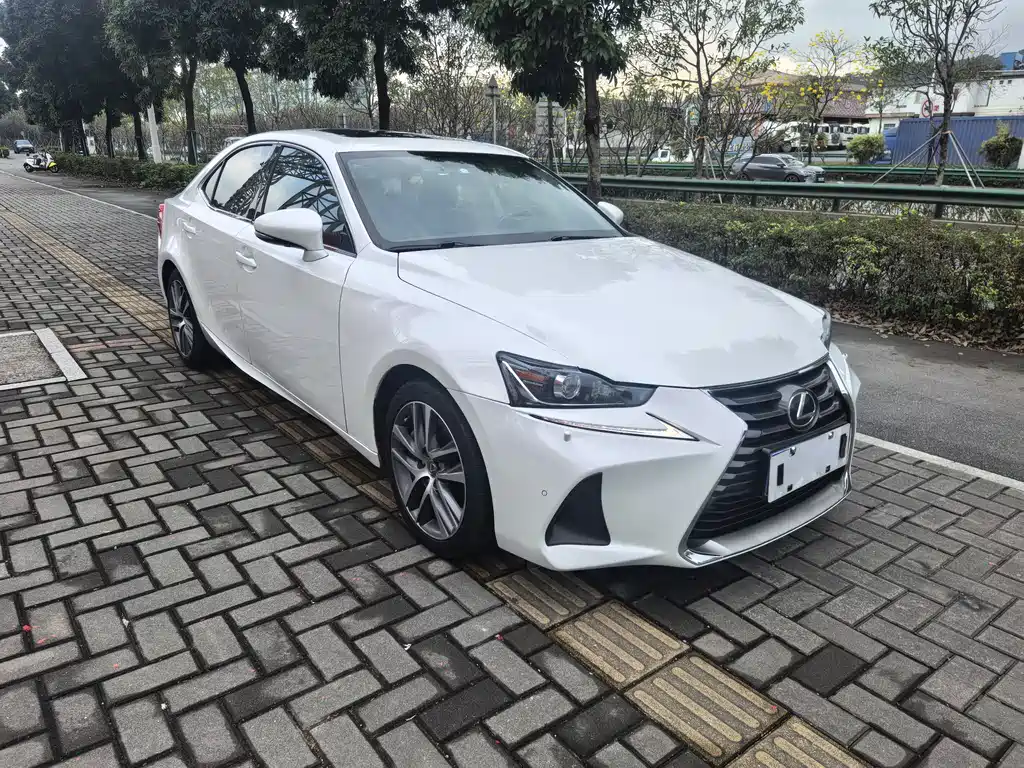 Lexus IS — фото 3