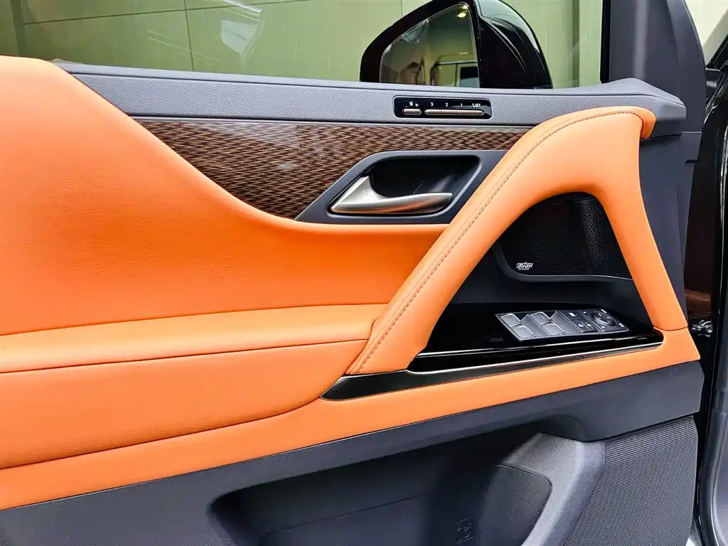 Lexus LX — фото 11