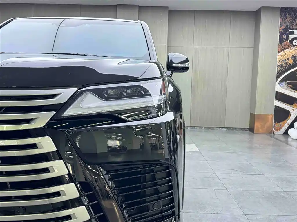 Lexus LX — фото 7