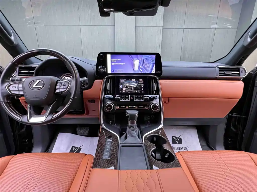 Lexus LX — фото 10