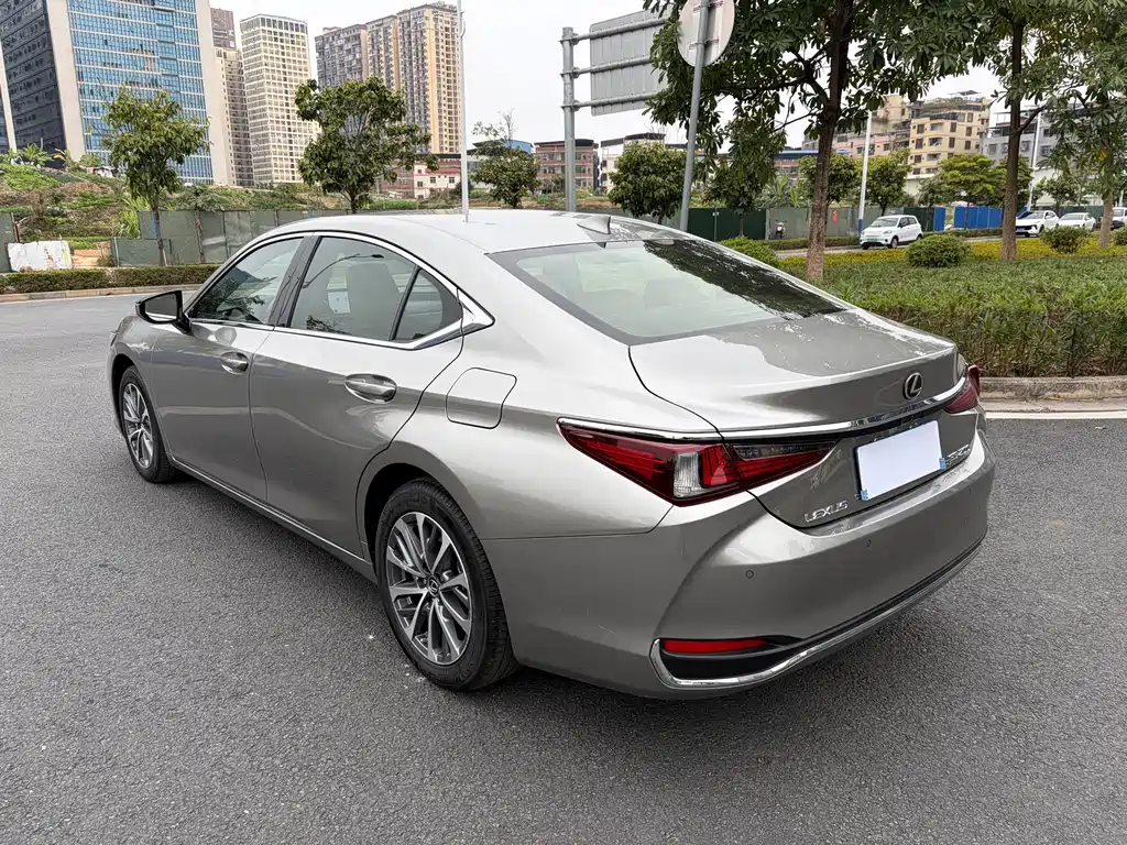 Lexus ES — фото 4
