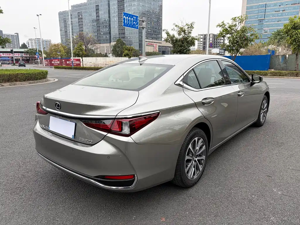 Lexus ES — фото 6