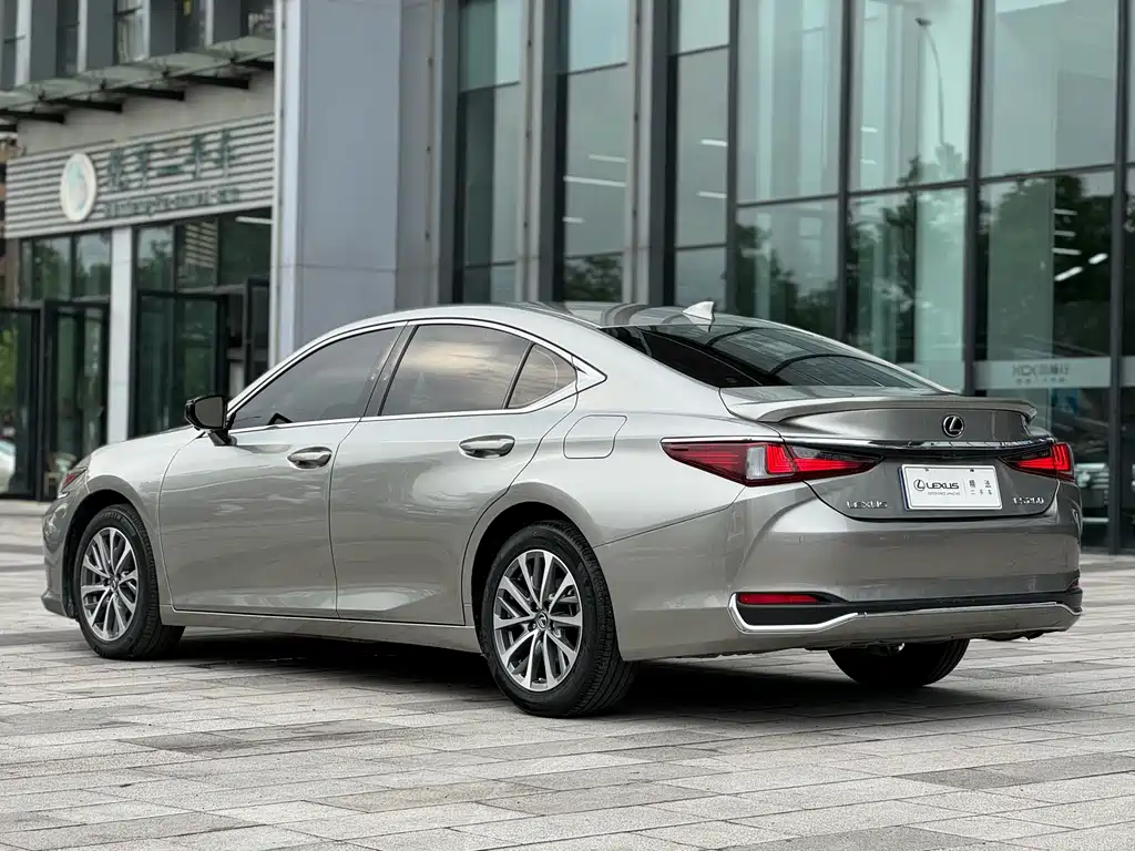 Lexus ES — фото 4