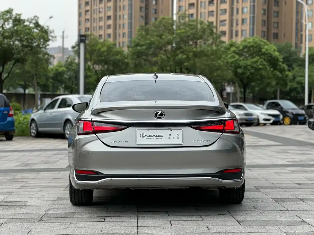 Lexus ES — фото 5