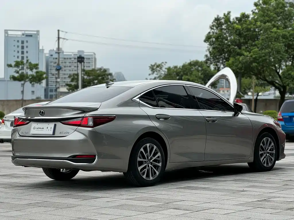 Lexus ES — фото 6