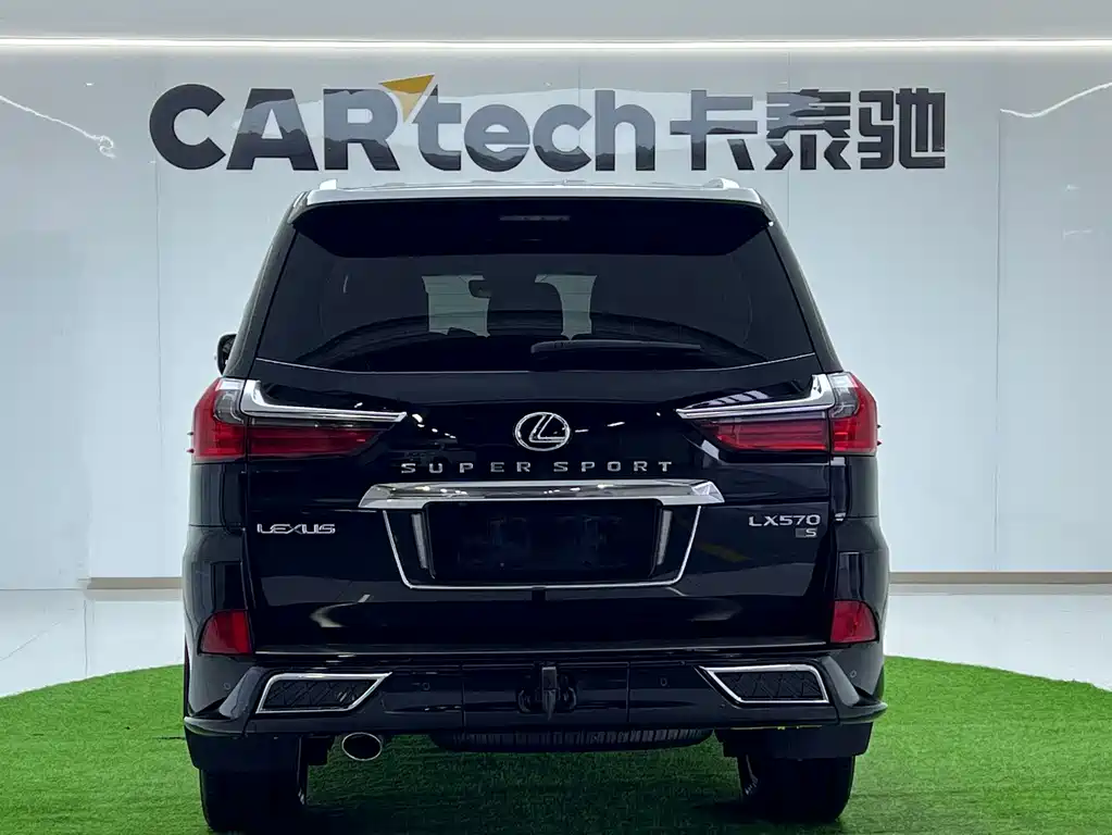 Lexus LX — фото 11