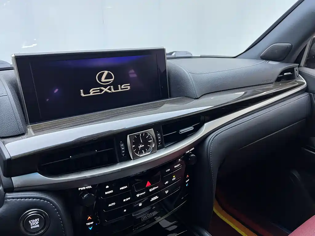 Lexus LX — фото 17