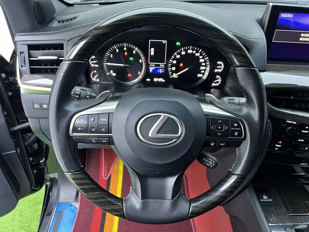 Lexus LX — фото 20