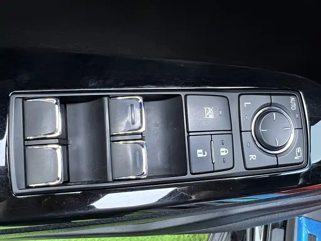 Lexus LX — фото 21