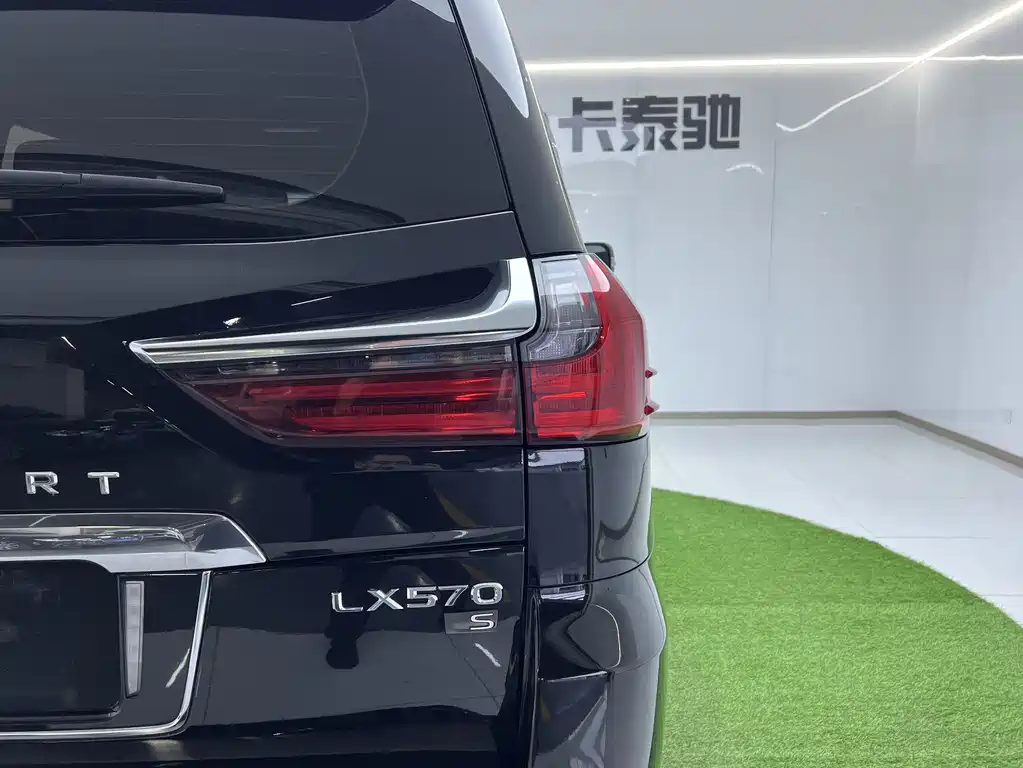 Lexus LX — фото 23