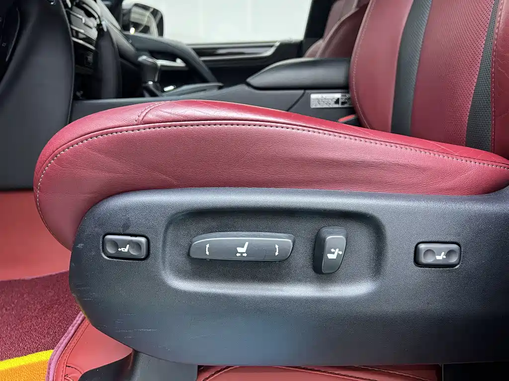 Lexus LX — фото 24