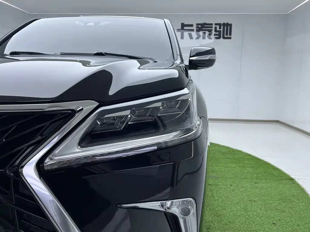 Lexus LX — фото 27