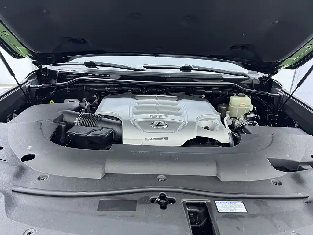 Lexus LX — фото 9