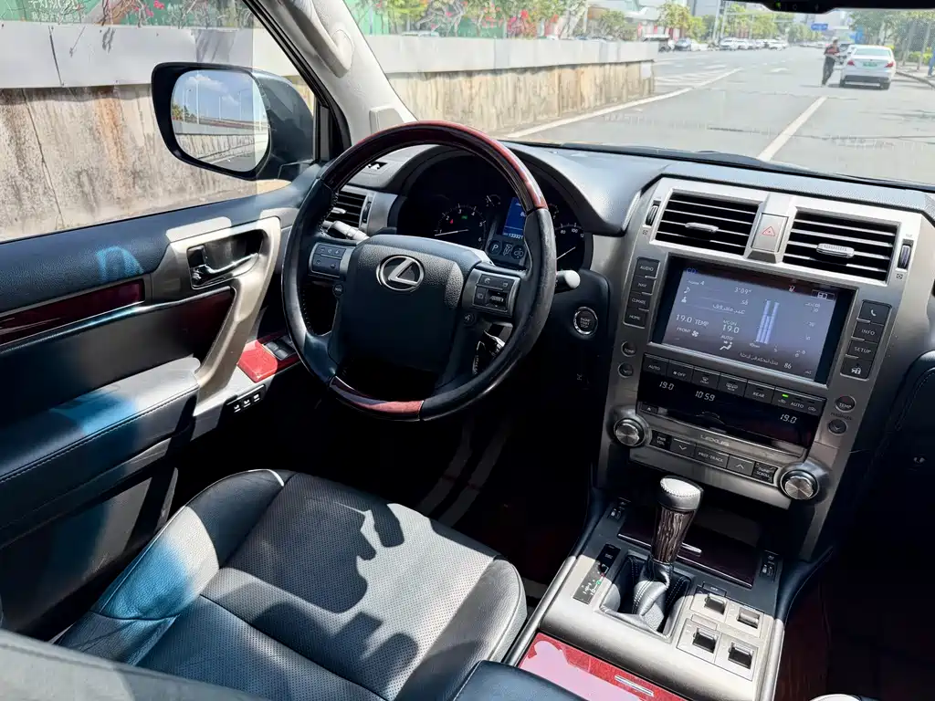 Lexus GX — фото 28