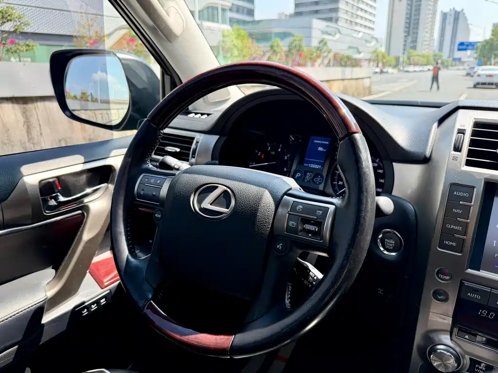 Lexus GX — фото 30