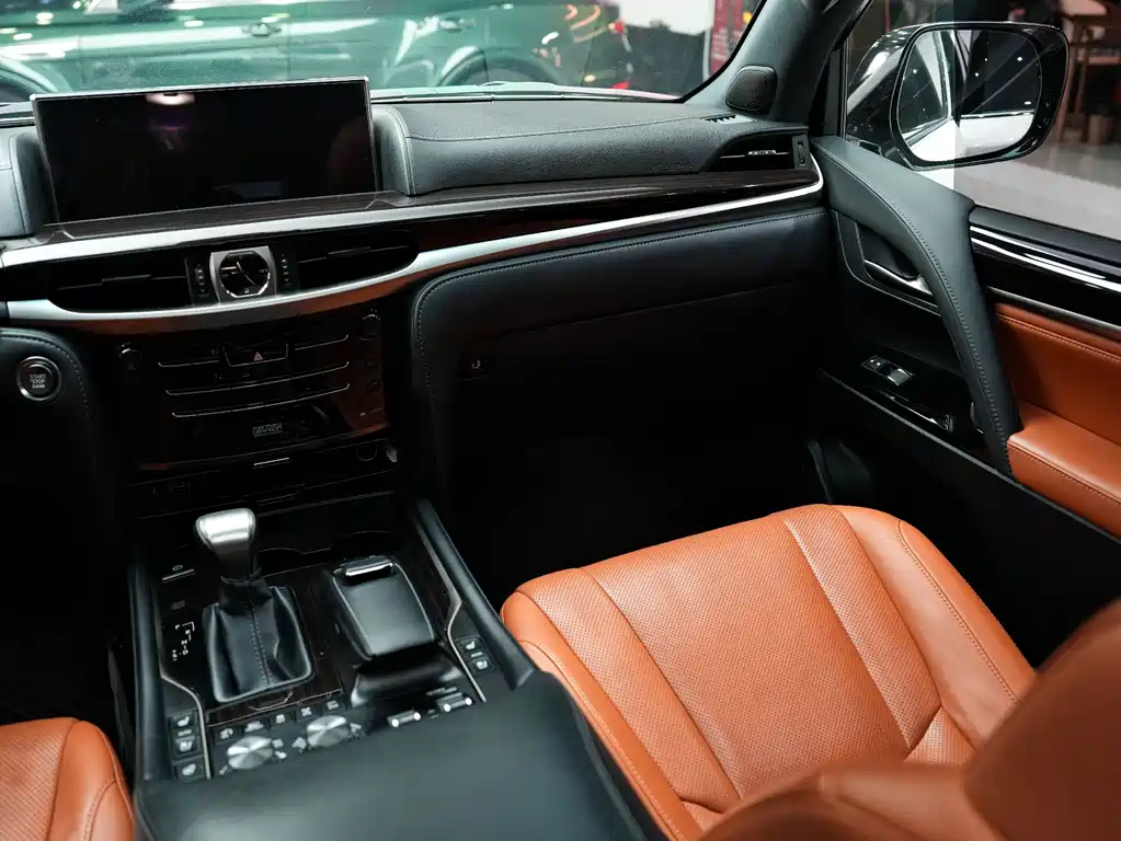 Lexus LX — фото 15