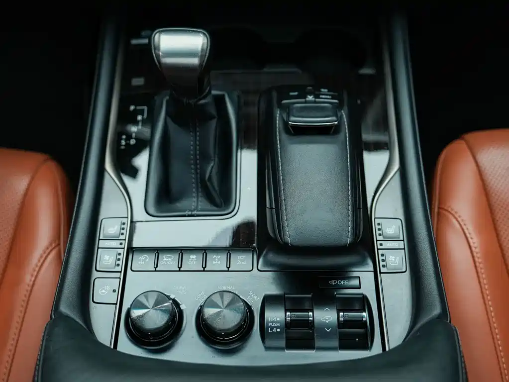 Lexus LX — фото 17