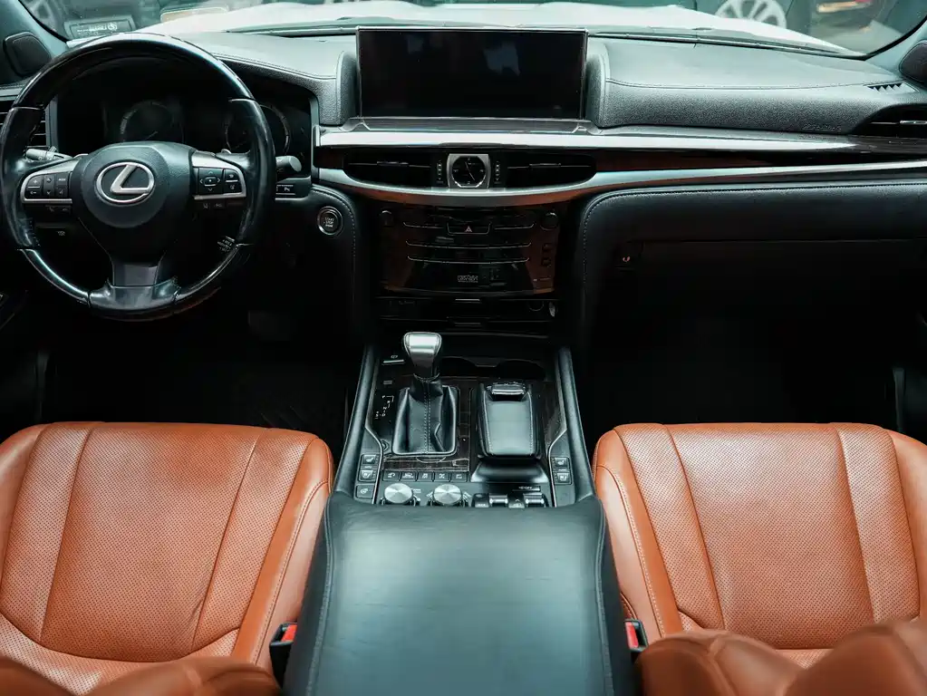 Lexus LX — фото 18