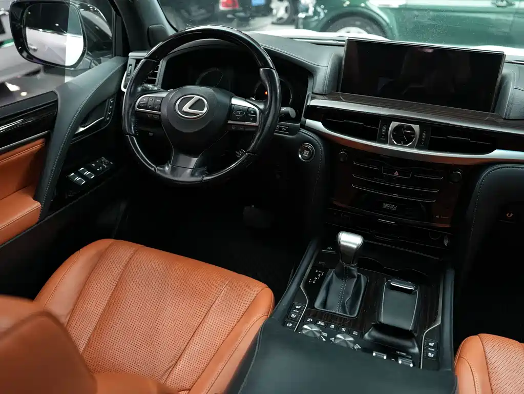 Lexus LX — фото 20