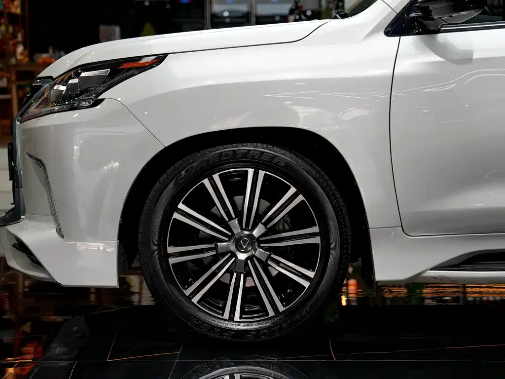 Lexus LX — фото 4