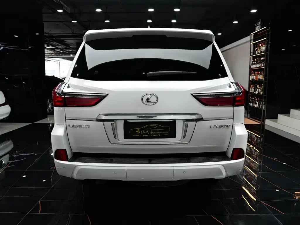 Lexus LX — фото 8