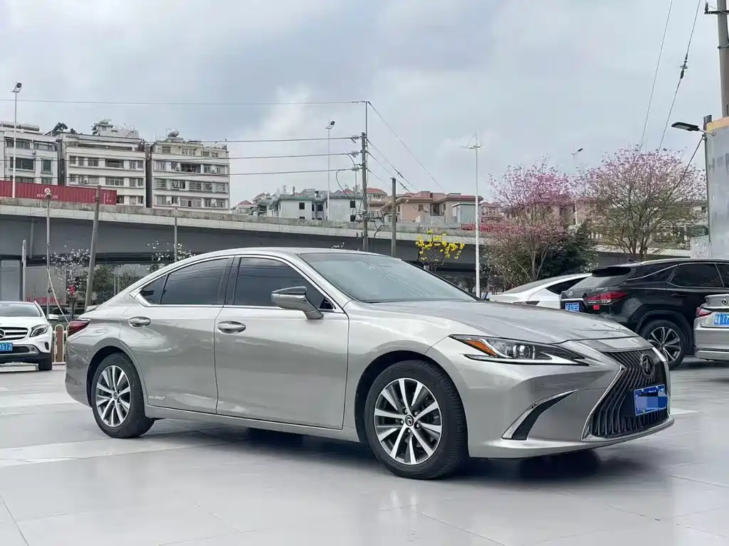 Lexus ES — фото 3