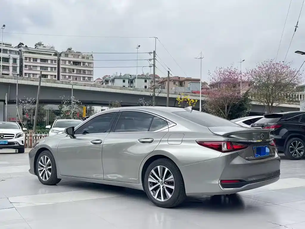 Lexus ES — фото 9