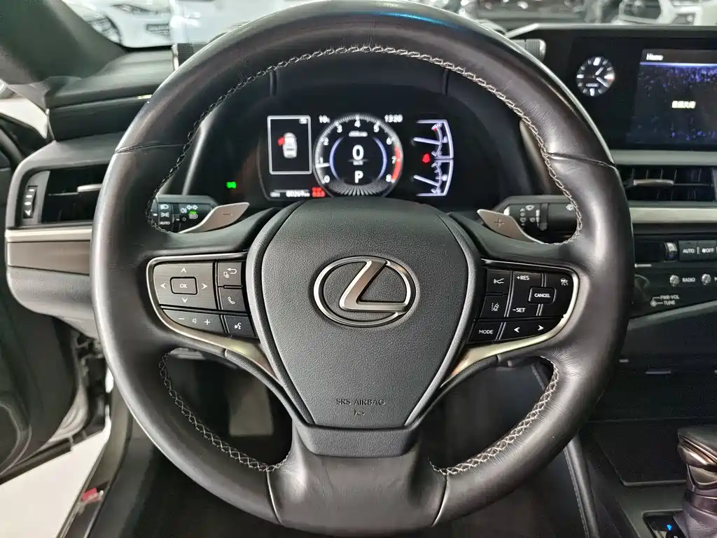 Lexus ES — фото 10
