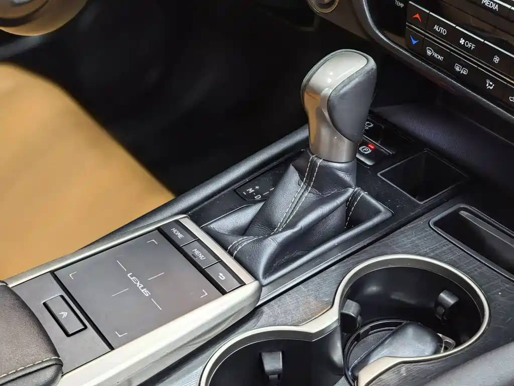 Lexus RX — фото 25