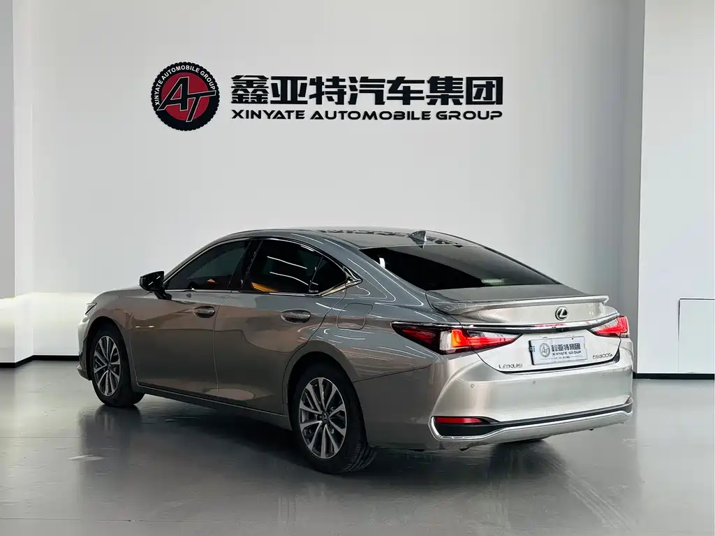 Lexus ES — фото 4