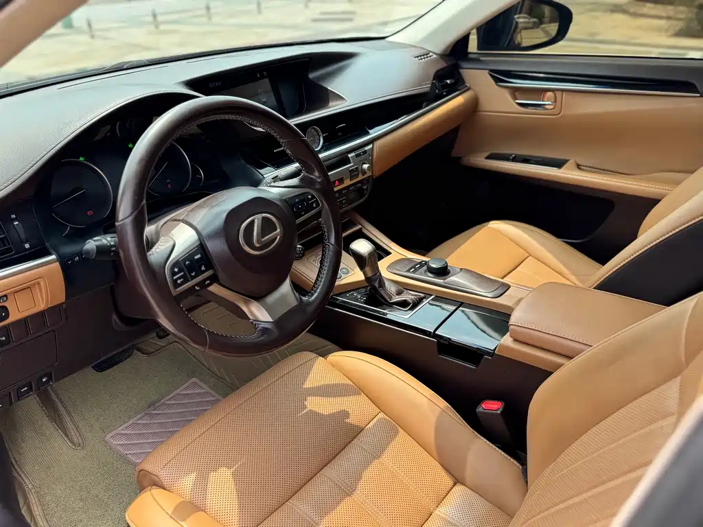 Lexus ES — фото 5