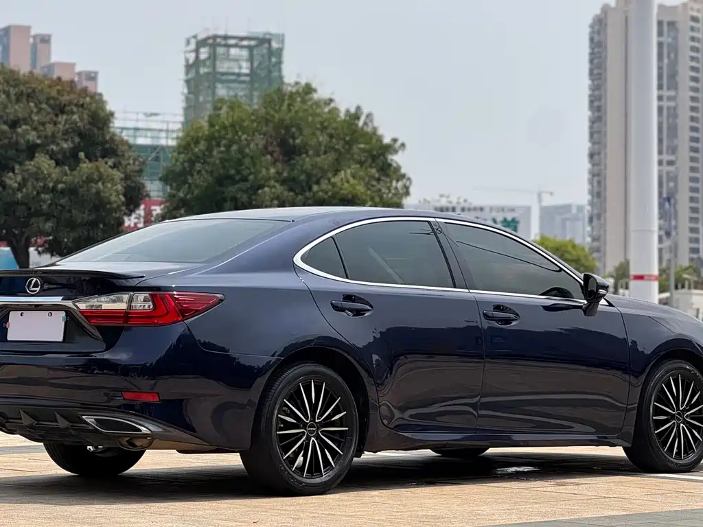 Lexus ES — фото 10