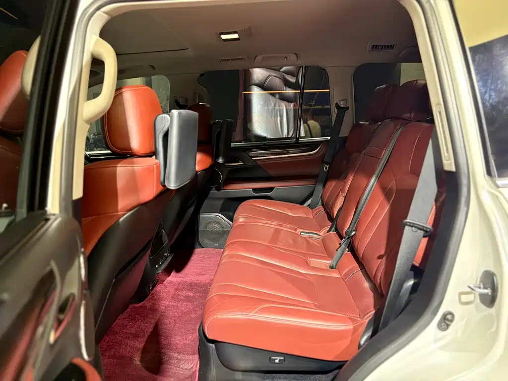 Lexus LX — фото 11