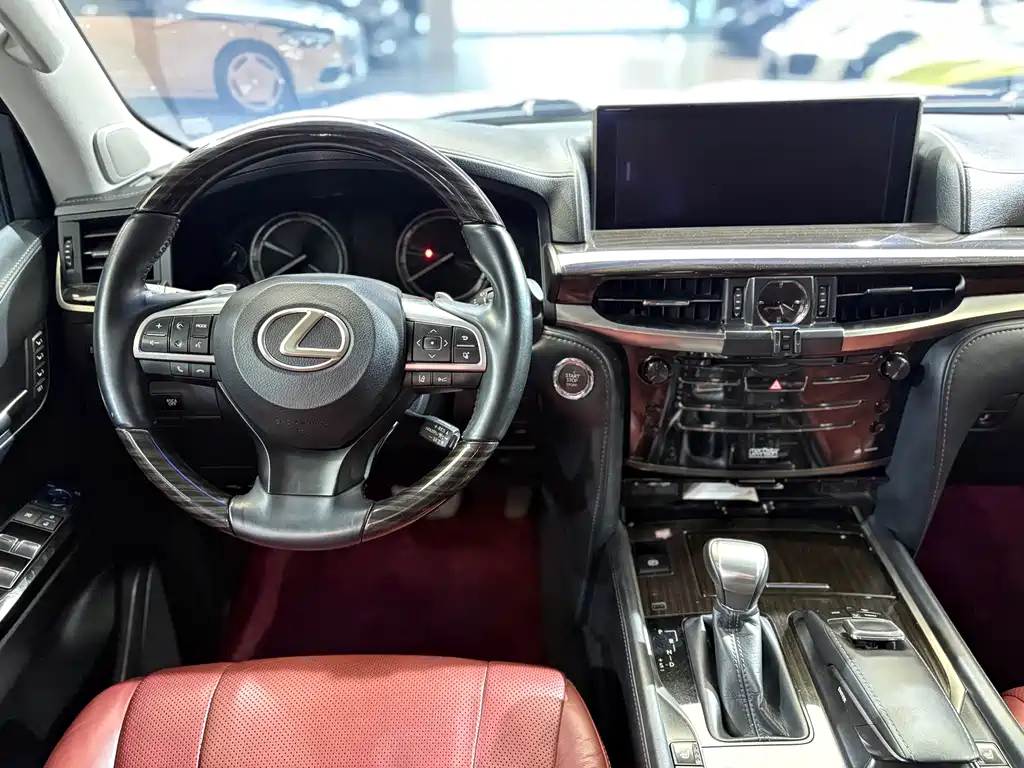 Lexus LX — фото 14