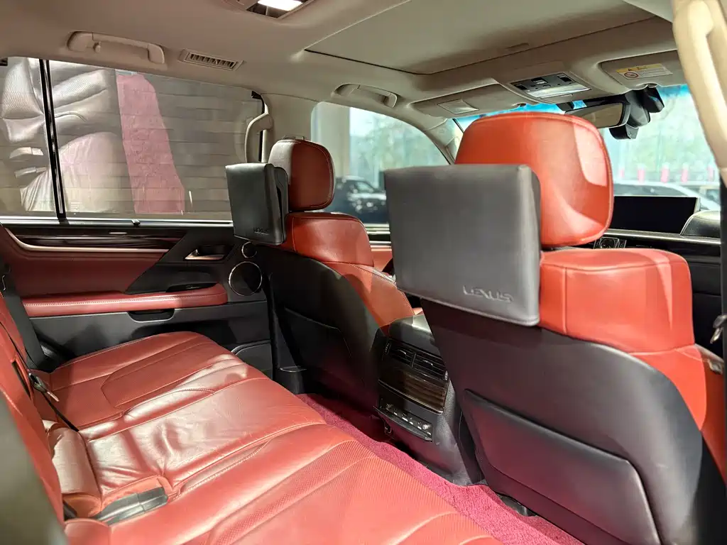 Lexus LX — фото 16