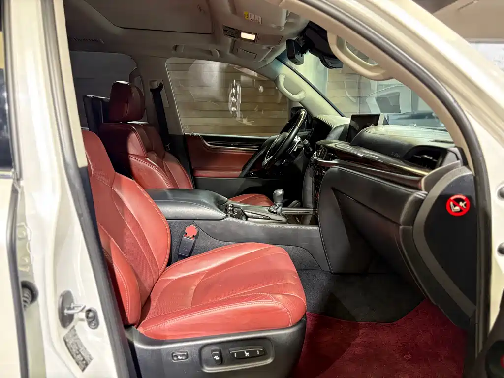 Lexus LX — фото 17