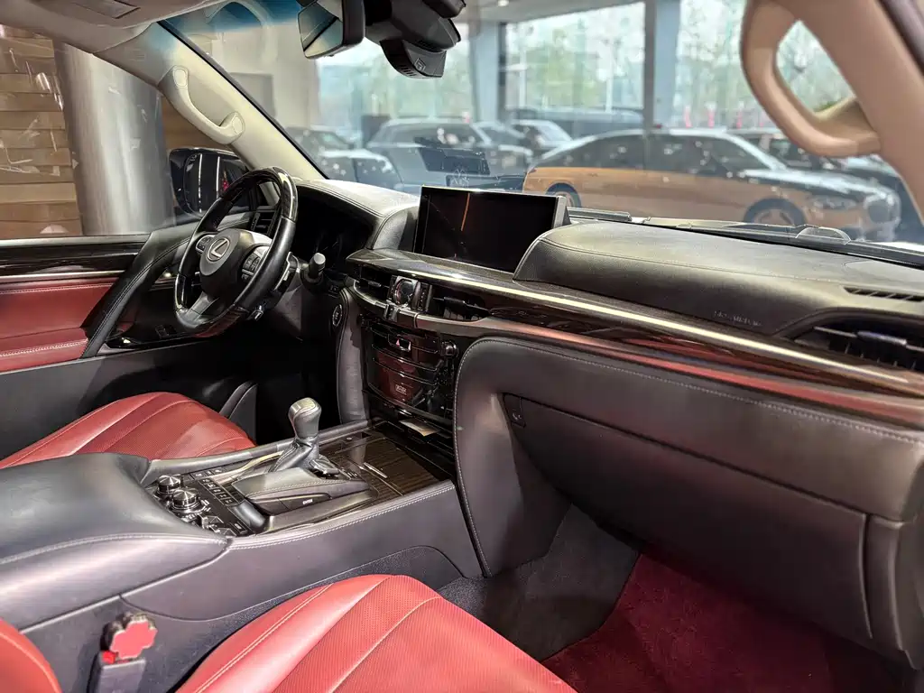 Lexus LX — фото 18