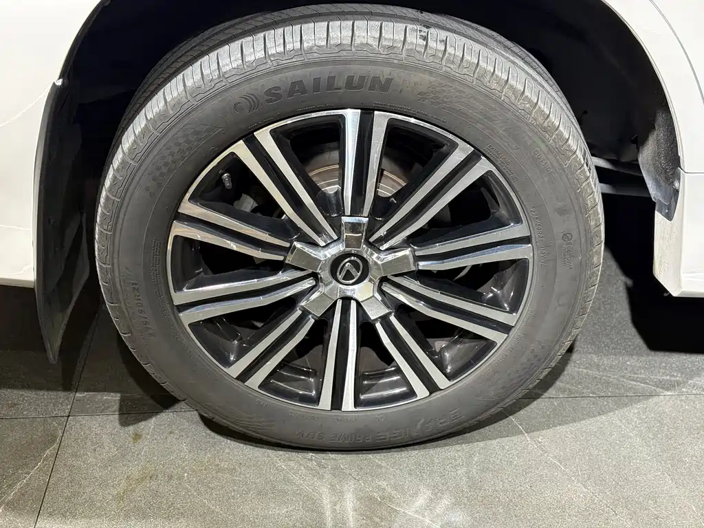 Lexus LX — фото 20