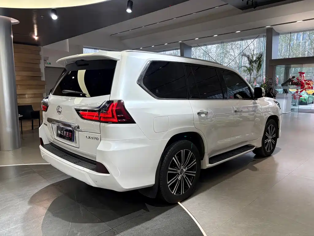 Lexus LX — фото 5
