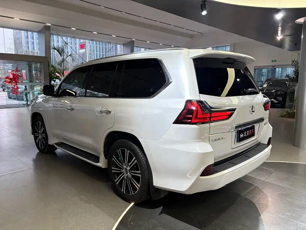 Lexus LX — фото 6