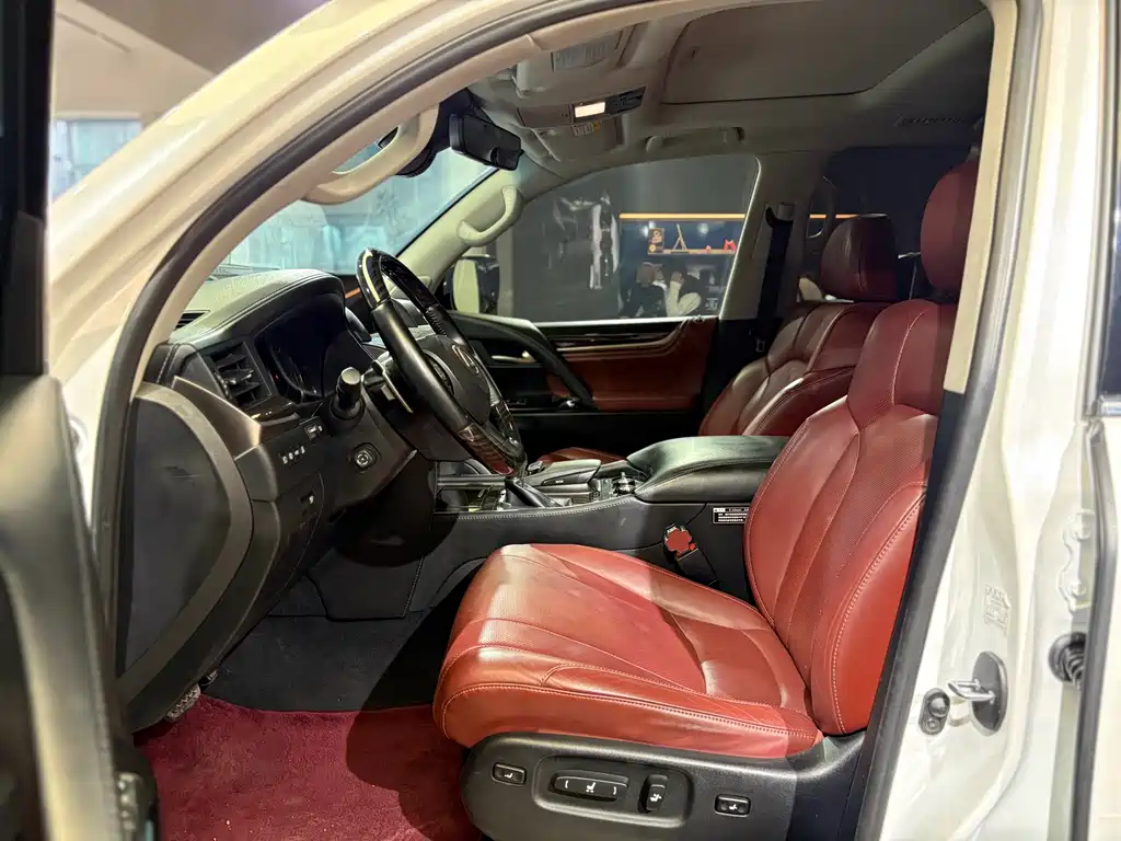 Lexus LX — фото 8