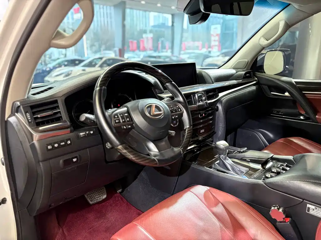 Lexus LX — фото 9
