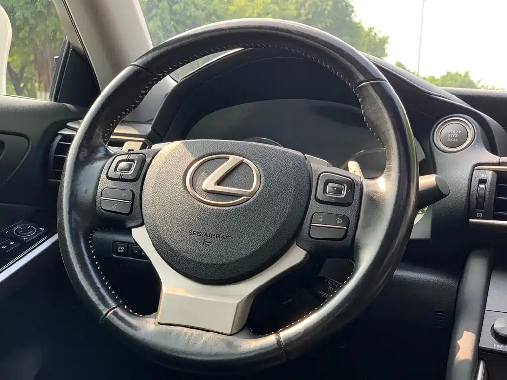 Lexus IS — фото 15