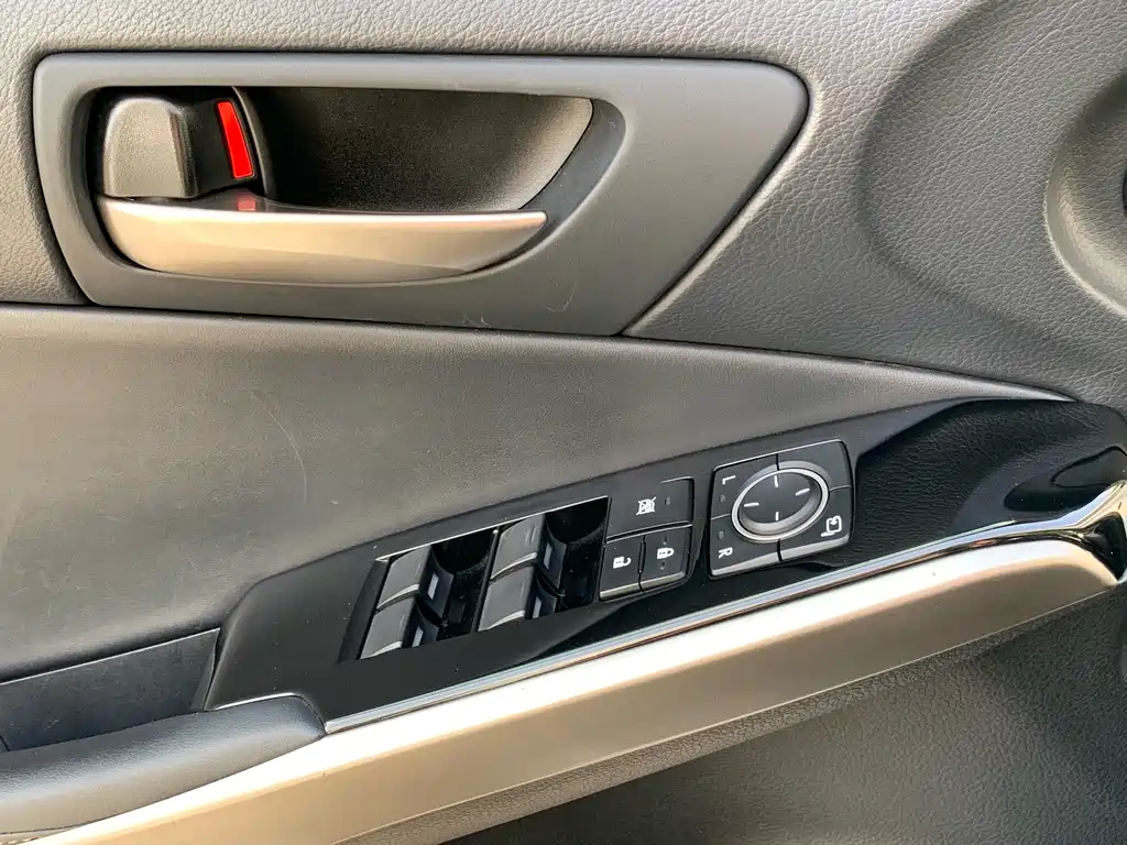 Lexus IS — фото 18