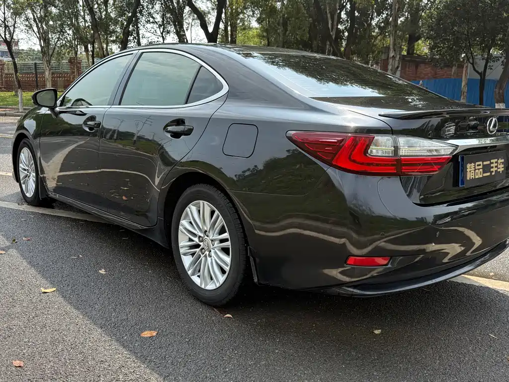 Lexus ES — фото 5