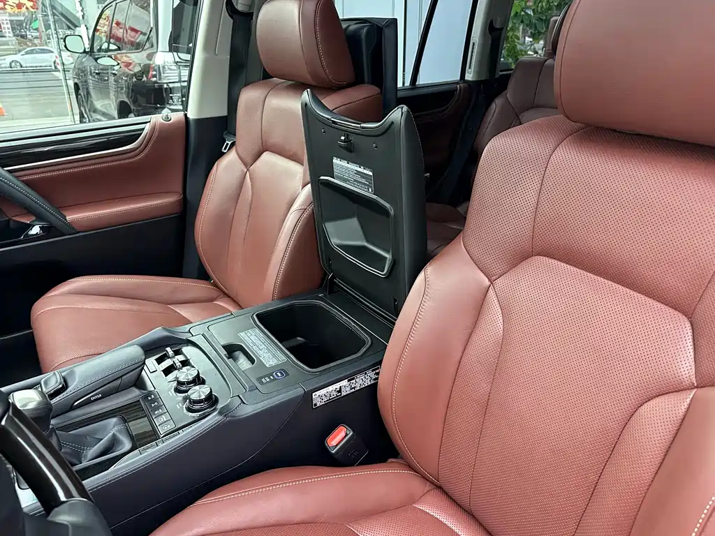 Lexus LX — фото 13