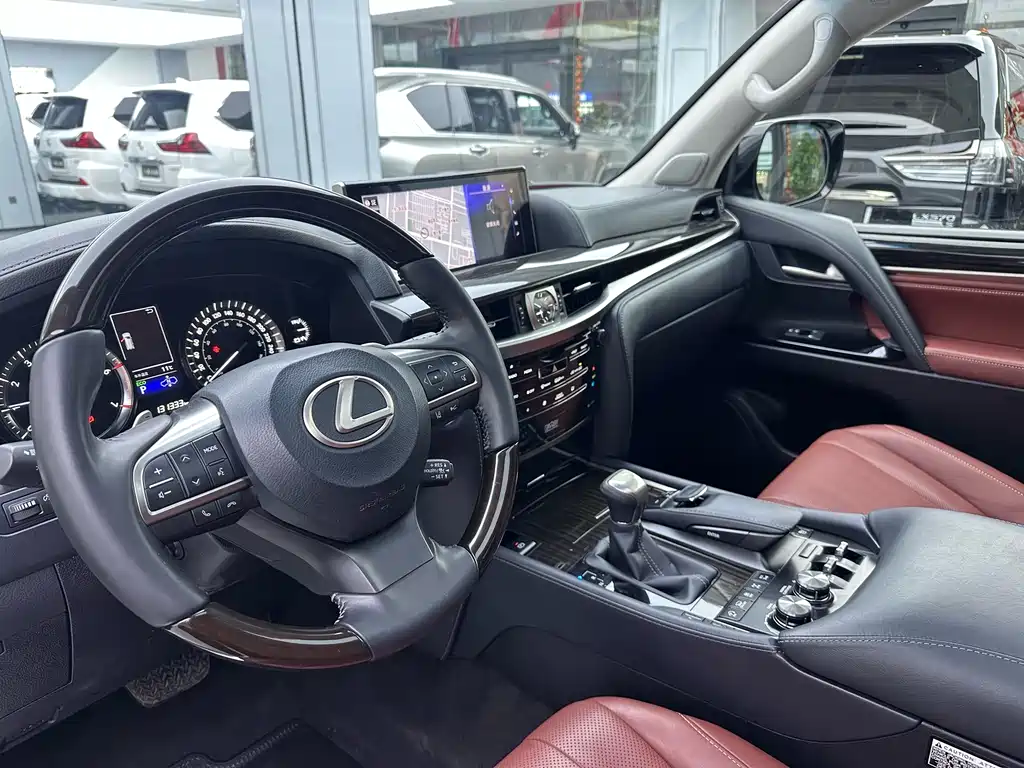 Lexus LX — фото 15